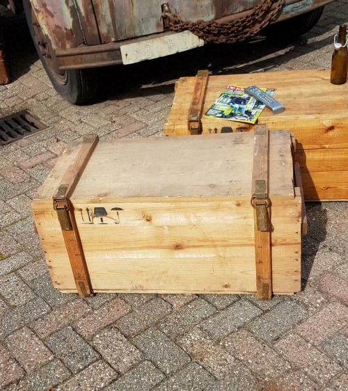 De daadwerkelijke vriendelijk Uluru Authentiek houten kisten / legerkisten uit Rusland - PartijHandelaren.nl